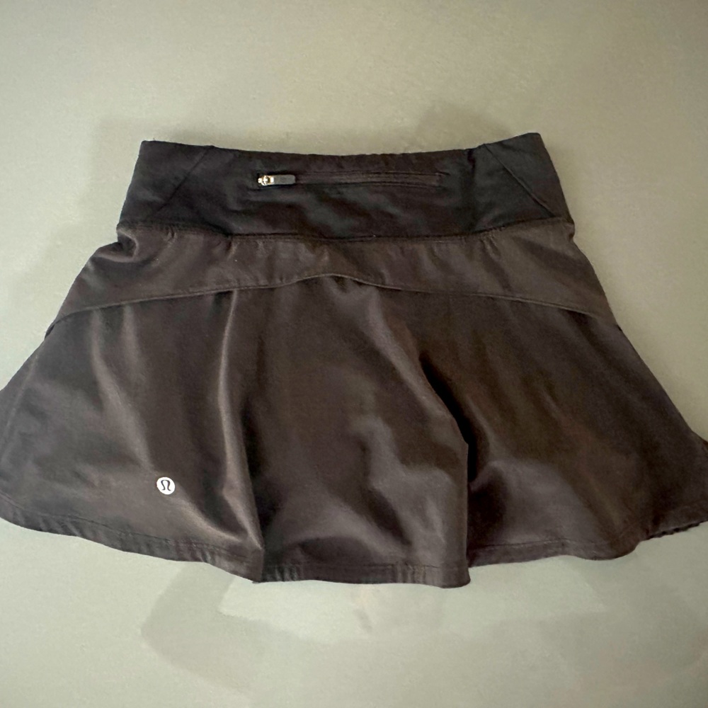 Lululemon tennis skirt in black size 2-4